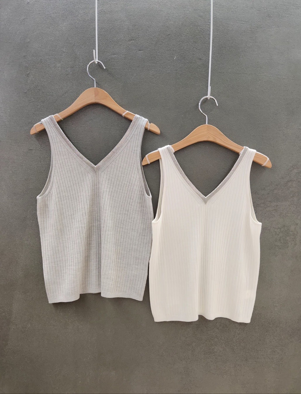 Women’s V-neck ribbed tank top - Korean Fashion