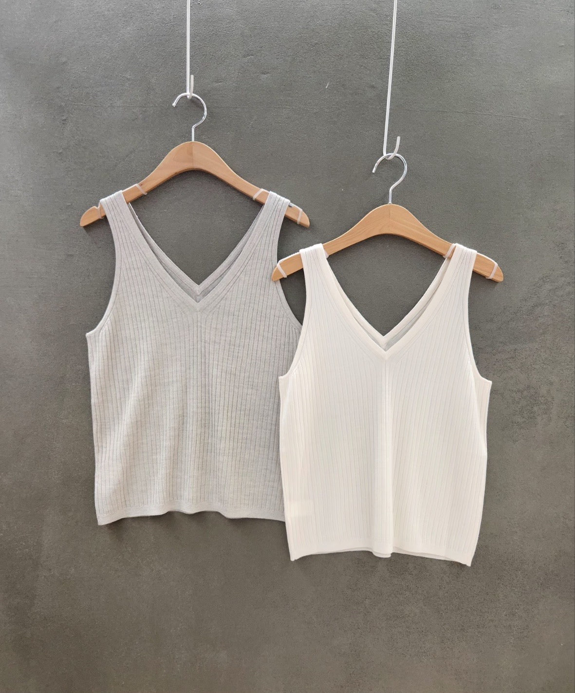 Women’s V-neck ribbed tank top - Korean Fashion