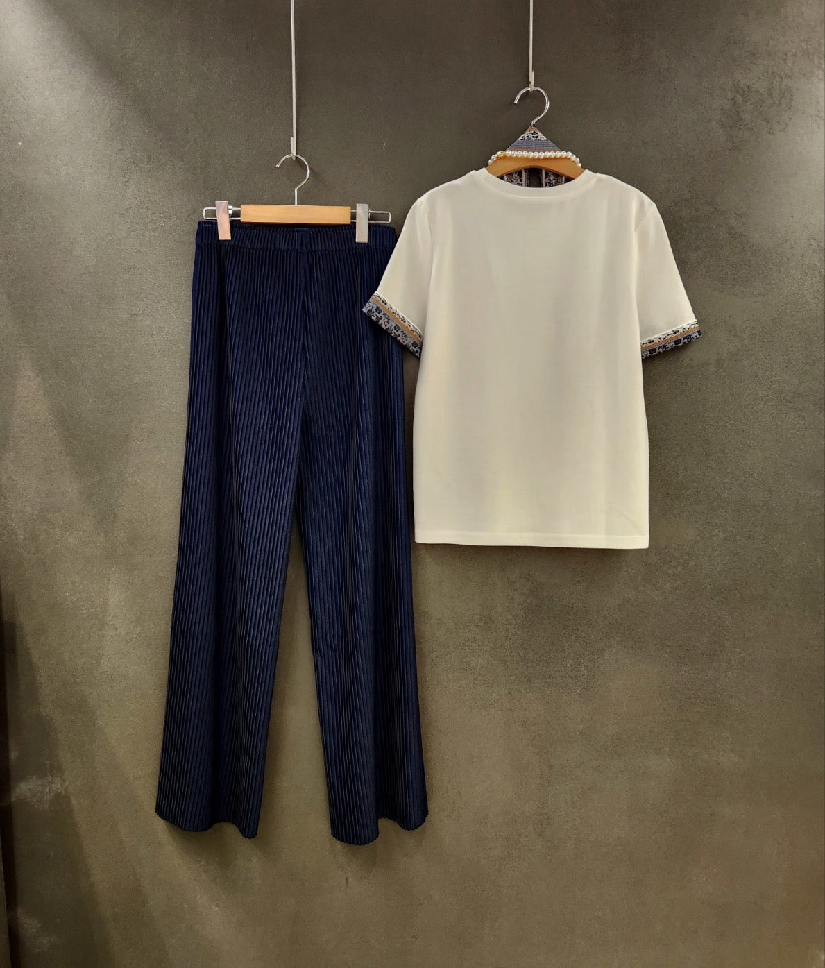 Women's White Short-Sleeve Knit Top - Korean Fashion