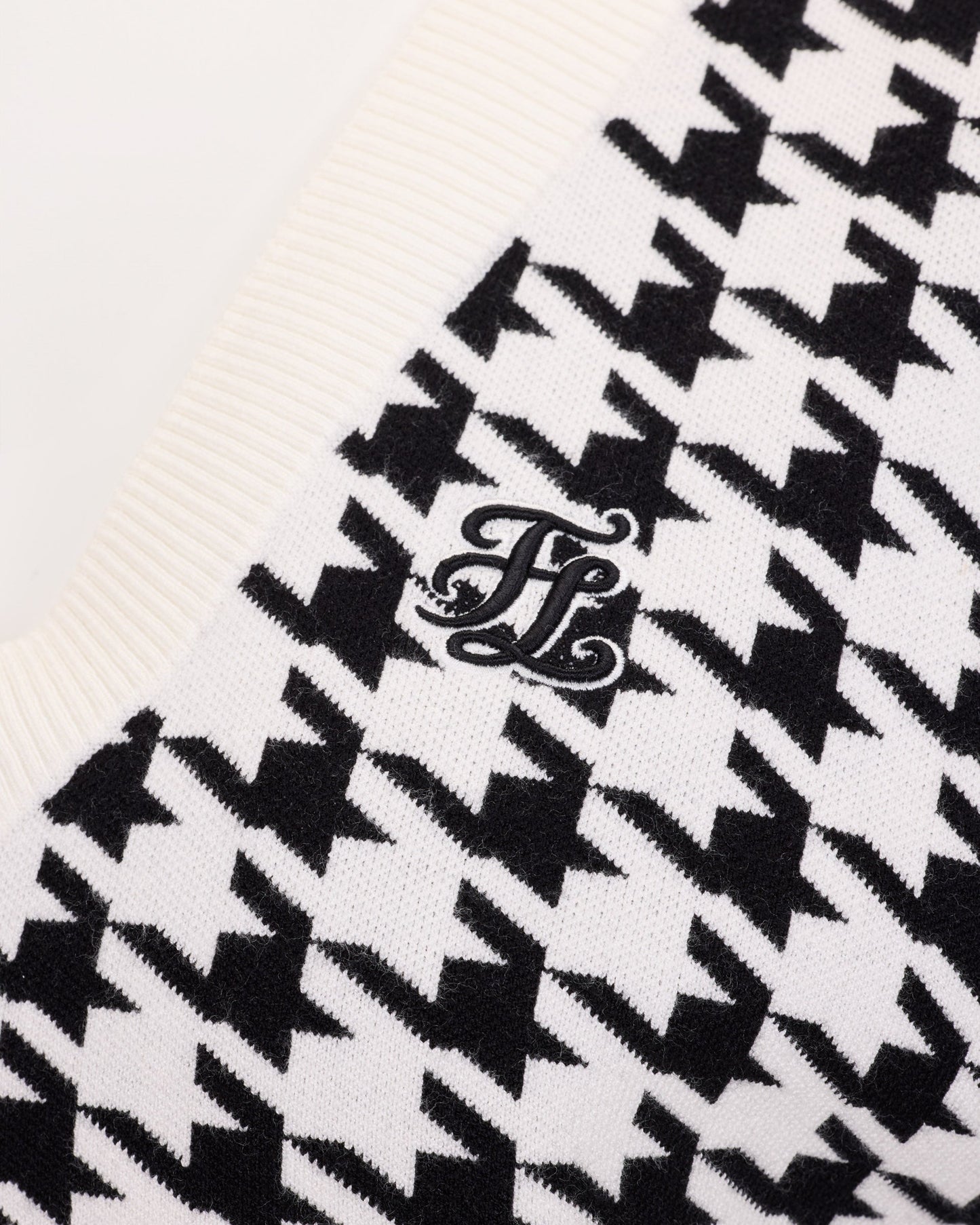 [Fair Liar] Houndstooth Checkered Knit Vest – Black