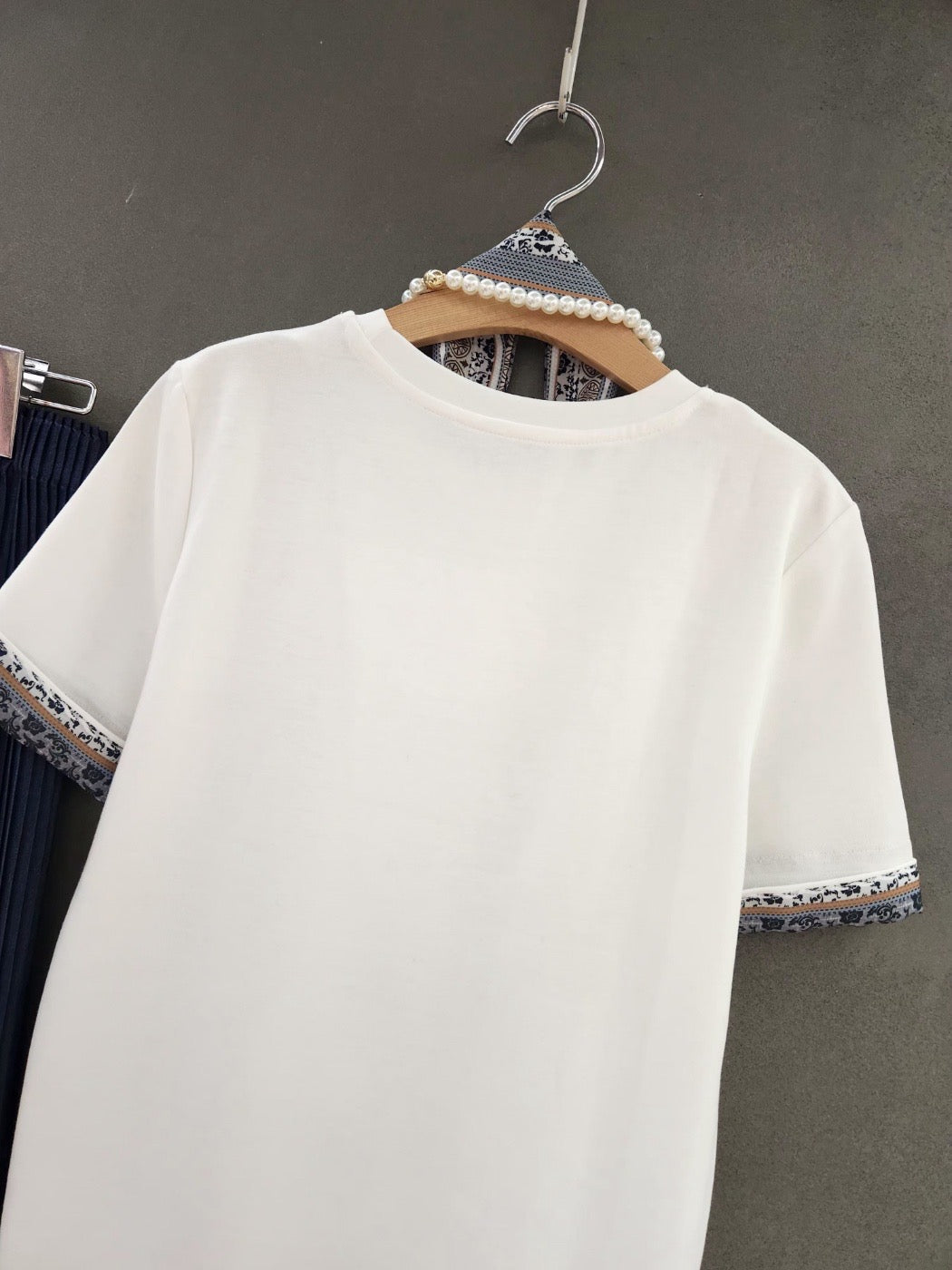 Women's White Short-Sleeve Knit Top - Korean Fashion